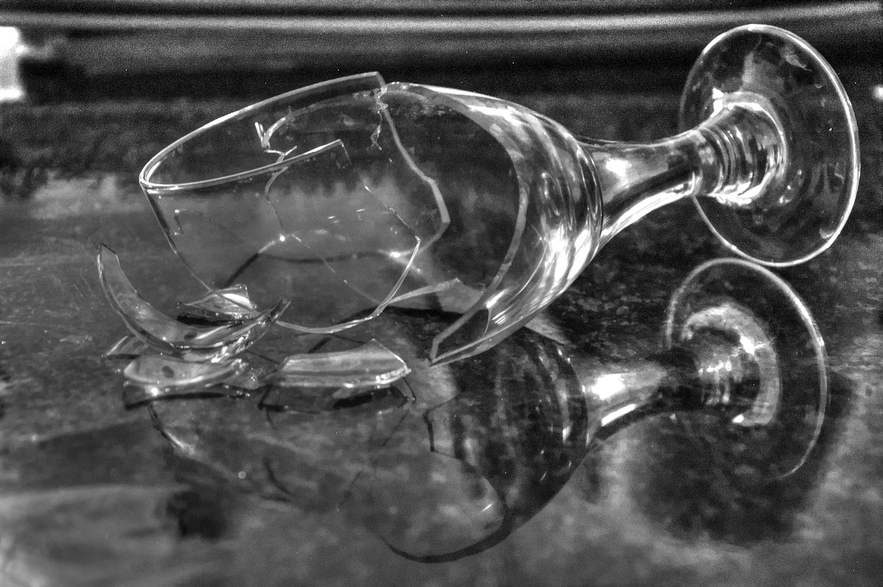 broken-glass-1794449_1280